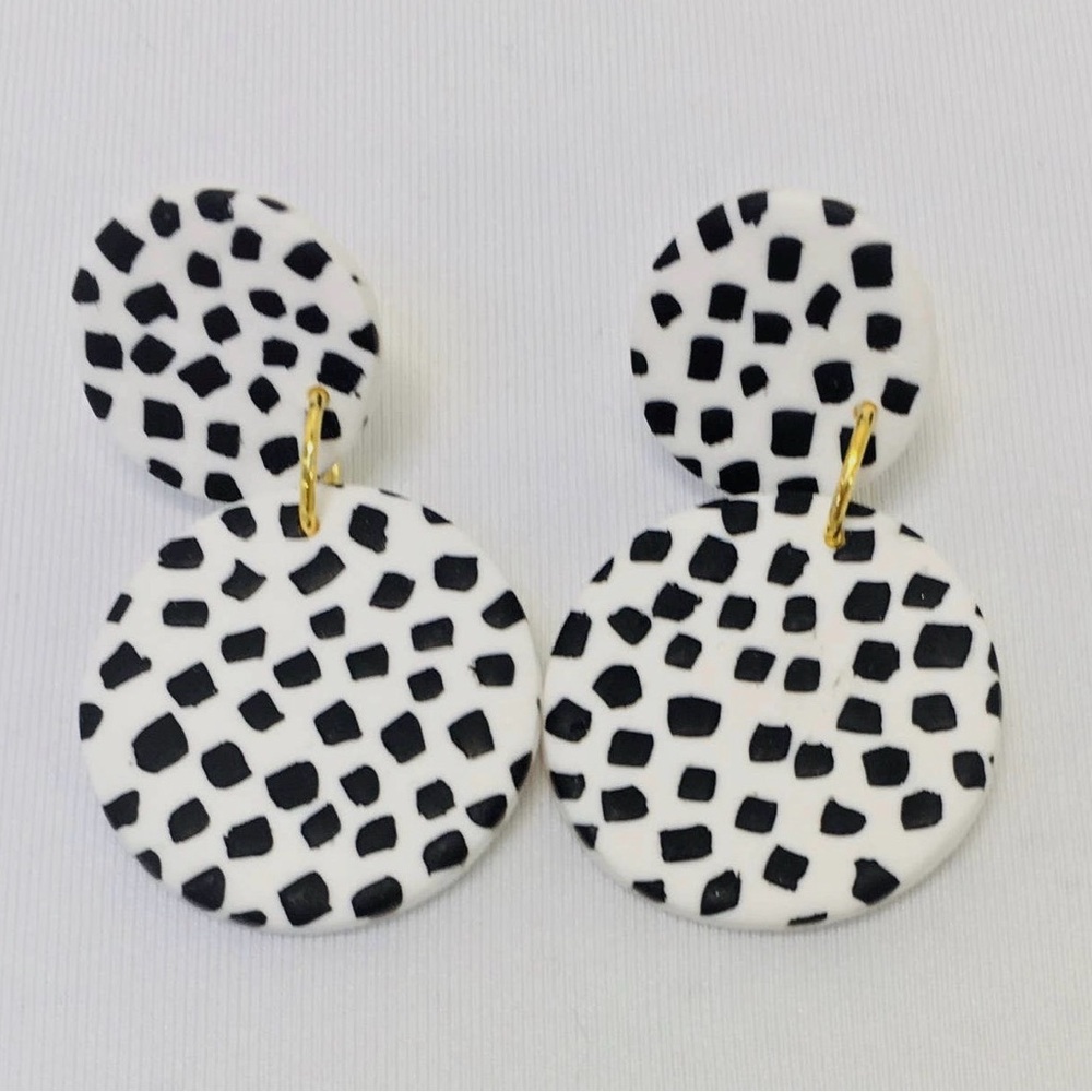 ✨ Timeless in Every Dot